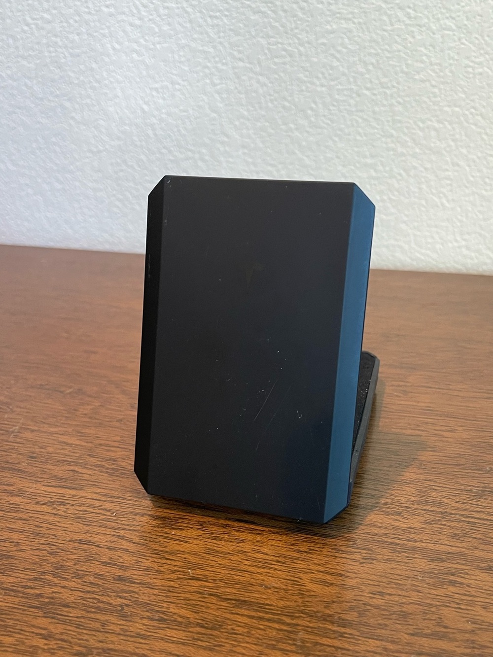 Tesla Wireless Portable Charger 2048596